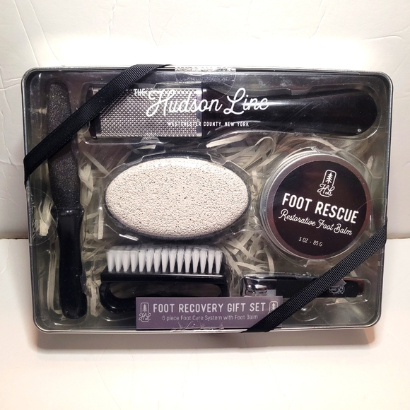 Hudson Jeans Other - The Hudson Line Foot Recovery Gift Set - Black and White